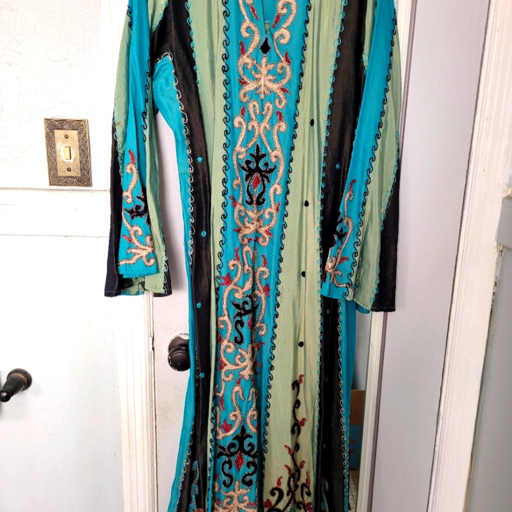GORGEOUS ABAYA ALL PROCEEDS WILL GO TO PALESTINE CHARITY